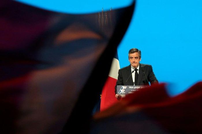Fillon battles to keep his presidential bid afloat
