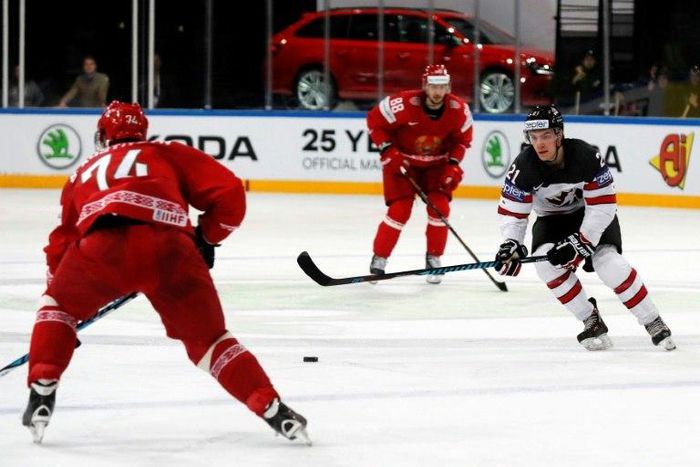 Canada's Brayden Point (R) controls the puck as he clashes with Belarus' Sergei Kostitsyn (L) on May 8, 2017