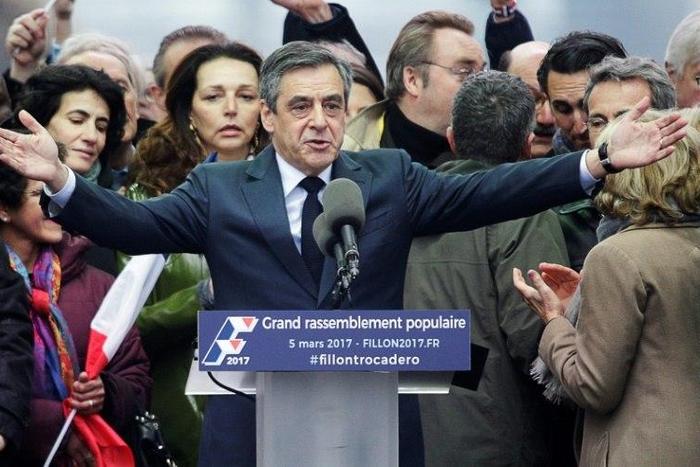 French presidential election Francois Fillon (centre) addresses supporters during a rally in Paris, on March 5, 2017
