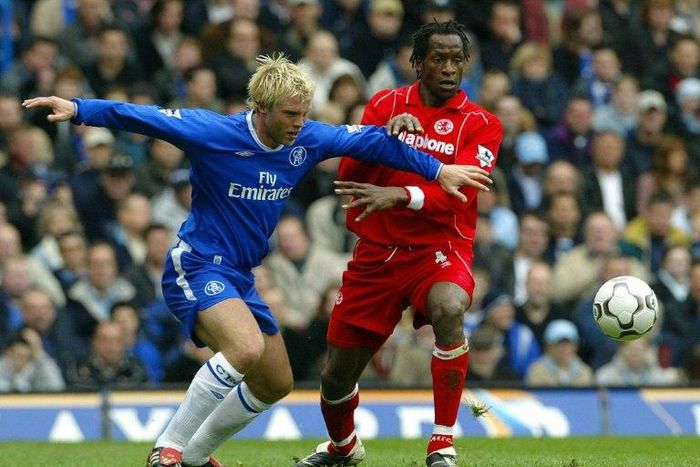 Chelsea's Eidur Gudjohnsen vies for the ball with Middlesbrough's captain Ugo Ehiogu (right) during their Premiership match in April 2004 at Stamford Bridge in London