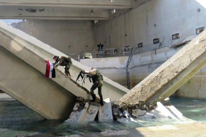 Pro-regime fighters at the Ain al-Fijeh water pumping station, near Damascus, on January 29, 2017