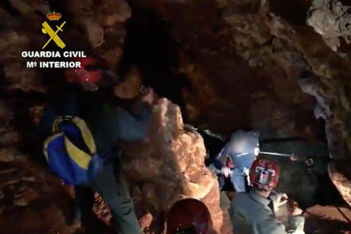 ___7042338___https:______static.pulse.com.gh___webservice___escenic___binary___7042338___2017___7___24___19___cave-diver-survives-60-hour-nightmare-stuck-underwater-1