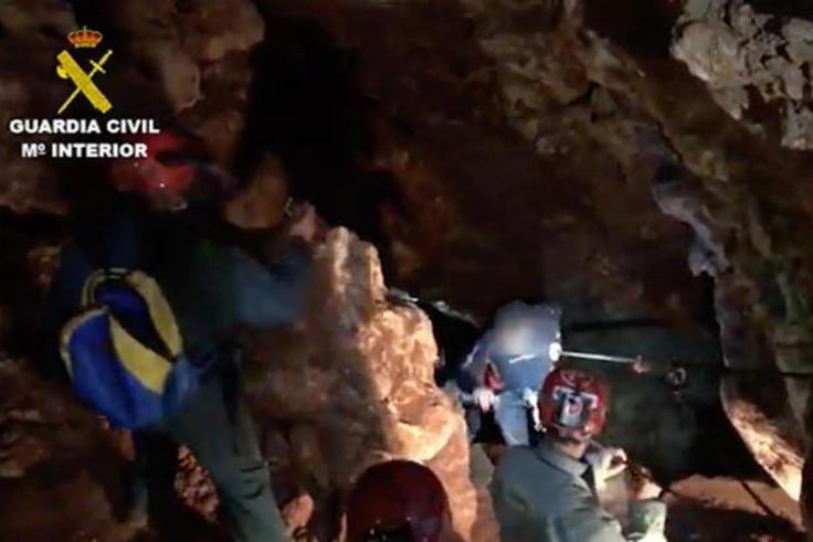 ___7042338___https:______static.pulse.com.gh___webservice___escenic___binary___7042338___2017___7___24___19___cave-diver-survives-60-hour-nightmare-stuck-underwater-1