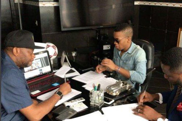 Tekno signing his Sony Deal.