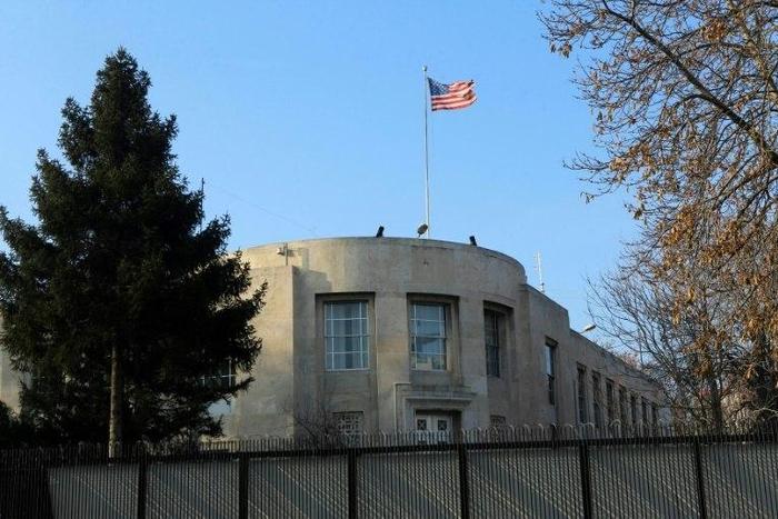 The US embassy in Ankara has angrily denied it is helping Kurdish militants
