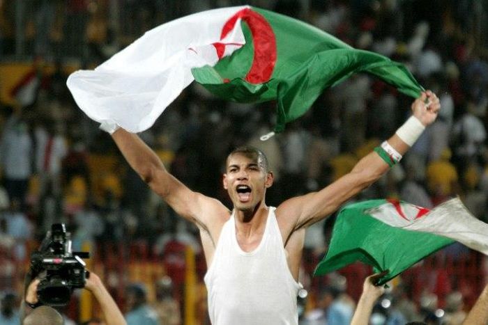 Algeria's goalkeeper Faouzi Chaouchi celebrates after winning the 2010 World Cup qualifying play-off football match against Egypt on November 18, 2009