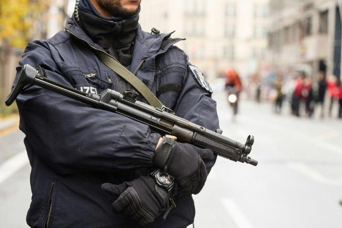 German police arrested three suspected jihadists in Berlin trying to reach foreign "war zones"