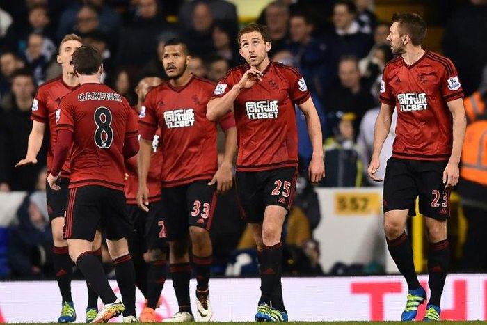 West Bromwich Albion's defender Craig Dawson (2nd R) celebrates after scoring his team's first goal during the English Premier League football match against Tottenham Hotspur April 25, 2016
