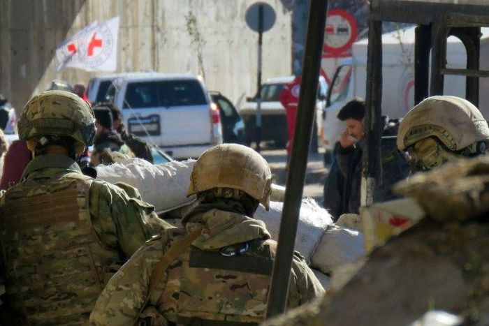 Russian soldiers in the Syrian city of Aleppo