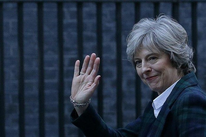 British Prime Minister Theresa May waves as she arrives back at 10 Downing Street in London on January 17, 2017, after delivering a Brexit speech