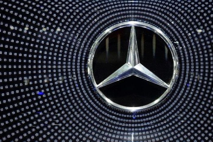 German luxury carmaker Daimler plans to invest 10 billion euros in the development of electric vehicles in the coming years.