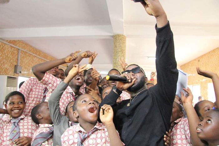 Skales visits secondary school students