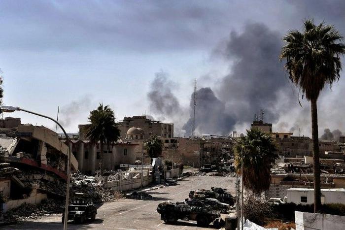 Iraqi forces have recaptured three neighbourhoods in their offensive to wrestle contol of West Mosul from the Islamic State (IS) group