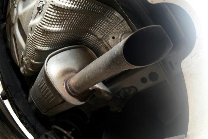 German political leaders are demanding more action to reduce harmful diesel emissions