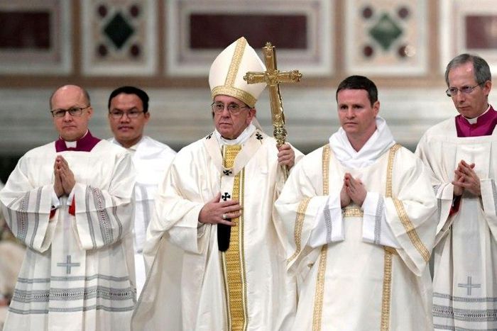 Pope Francis (C), seen January 21, 2017, warned against the idea of using walls and barbed wire to keep out foreigners in an interview conducted as Donald Trump was sworn in as US president