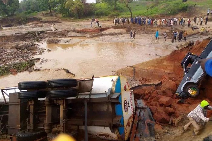 The collapsed bridge at Tatabu village along Mokwa-Jebba road in Kwara state