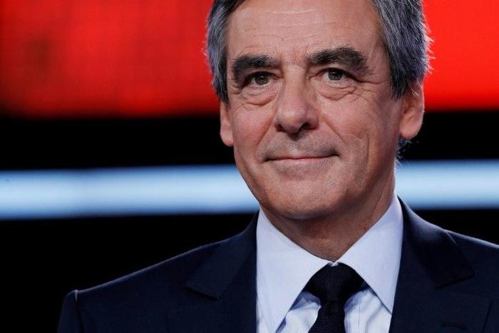French presidential candidate Francois Fillon poses before appearing in "L'emission politique", on March 23, 2017 on the set of France 2 television broadcaster in Paris