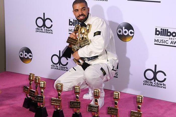 Drake won 13 awards at the 2017 Billboard Music Awards.