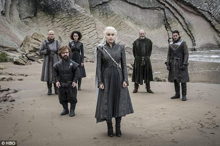 Mother of Dragons surrounded by her advisors in episode 4 of "Game of Thrones" season 7