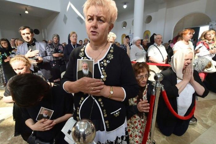 Believers attend a funeral ceremony for Lubomyr Husar, ex-head of Ukrainian Greek Catholic Church, on June 5, 2017, in Kiev