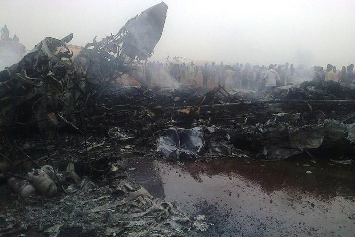 people gathering near a plane wreckage after a jet crash-landed, leaving at least 37 people injured on March 20, 2017 in South Sudan's northwestern city of Wau