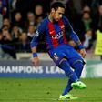 Barcelona's Brazilian forward Neymar kicks to socre on a penalty kick during the UEFA Champions League round of 16 second leg football match FC Barcelona vs Paris Saint-Germain FC at the Camp Nou stadium in Barcelona on March 8, 2017