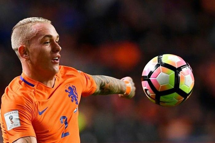 Netherlands' defender Rick Karsdorp controls the ball during the FIFA World Cup 2018 qualifying football match against France on October 10, 2016