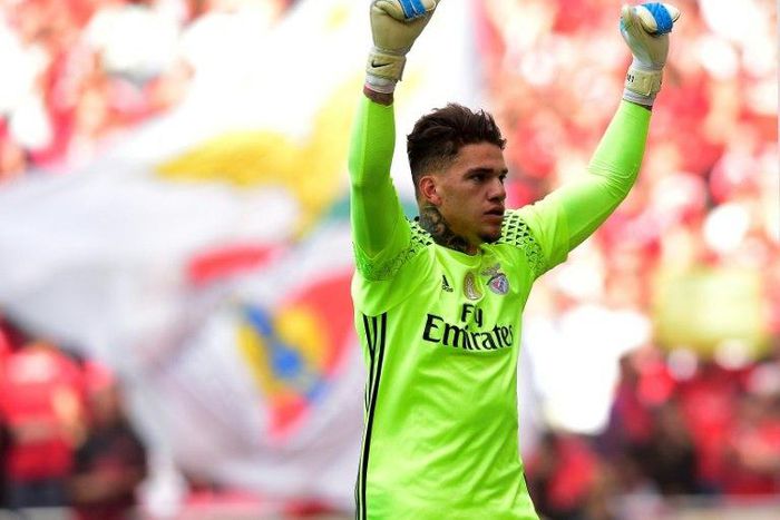 Manchester City have signed Brazilian goalkeeper Ederson Moraes from Benfica
