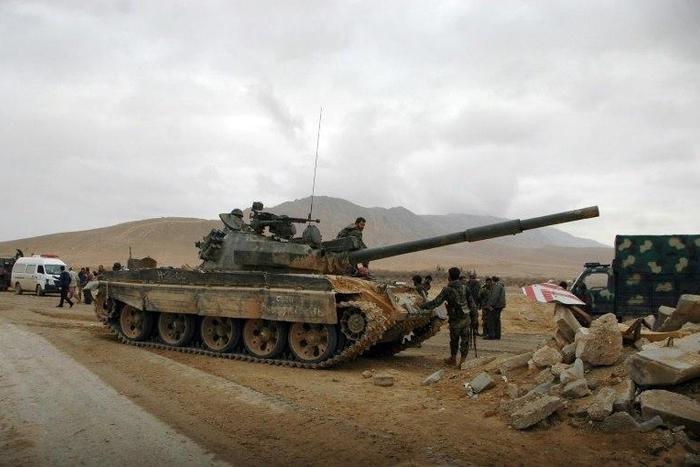 Syrian regime fighters take position as they advance to retake the ancient city of Palmyra, from Islamic State (IS) group fighters on March 2, 2017