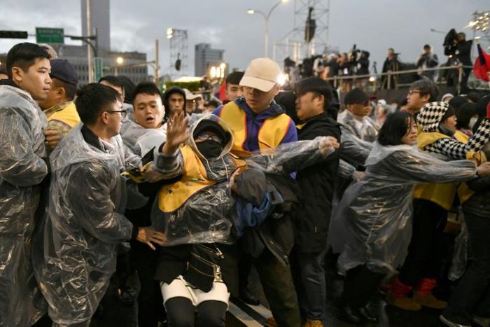 Taiwanese "yellow vest" protesters interrupted a New Year's Day ceremony