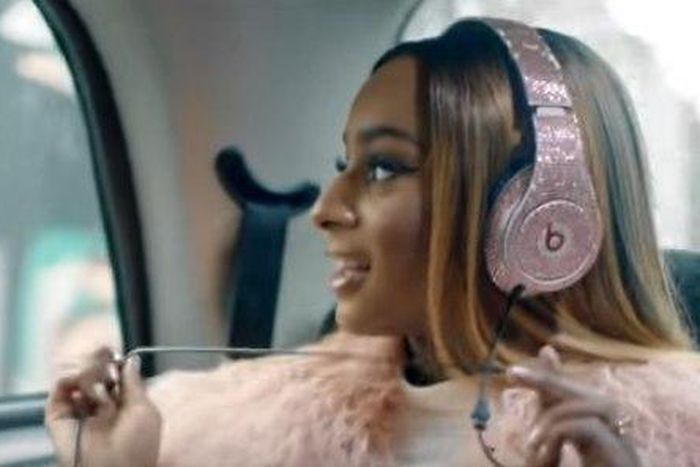 Video : Mr Eazi - 'Fight for you' featuring DJ Cuppy