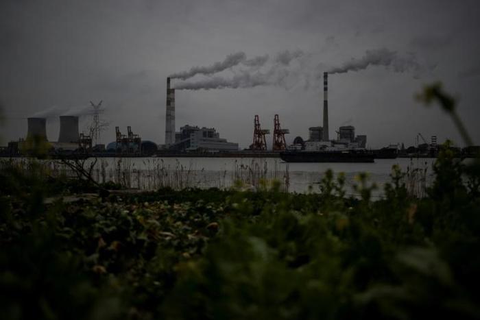China is working to clear up a badly polluted environment and has thrown its weight behind efforts to combat climate change. Beijing is happy to talk to US states that disagree with President Donald Trump's decision to withdraw from the Paris Accord