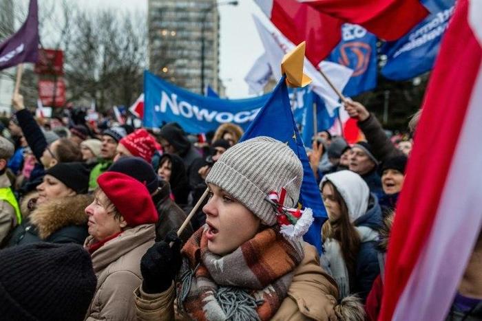 Several thousand people protested in Warsaw over alleged vote fraud and the rightwing government's plans to impose new restrictions on media coverage of parliament on December 17, 2016