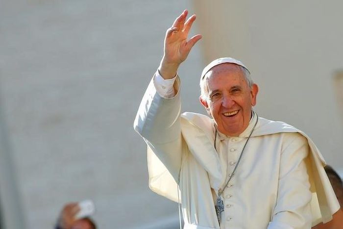 Pope Francis waves as he arrives to lead a special Jubilee audience in Saint Peter's square at the Vatican October 22, 2016. REUTERS/Tony Gentile