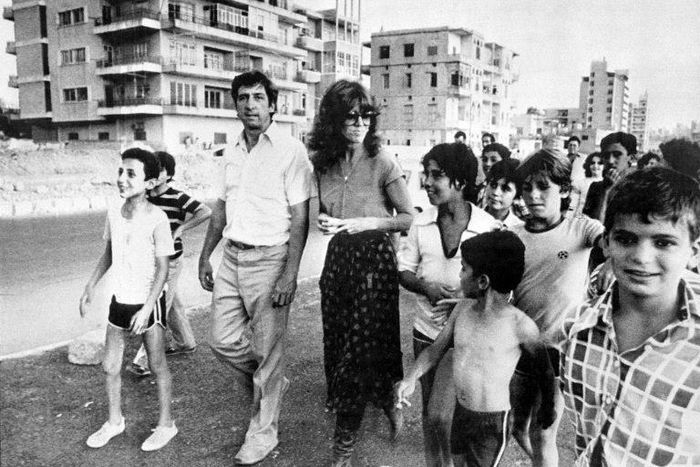 US peace activist Tom Hayden -- who was married to Jane Fonda from 1973 to 1990 -- meets refugees during a 1982 visit to the Lebanese coastal town of Saida