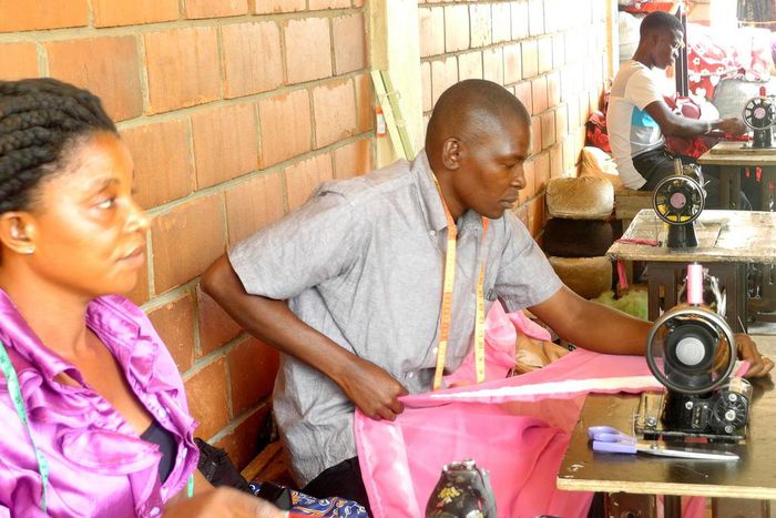 ___4495152___https:______static.pulse.com.gh___webservice___escenic___binary___4495152___2015___12___24___15___PIC.+14.+TAILORS+IN+WUSE+MARKET+IN+ABUJA