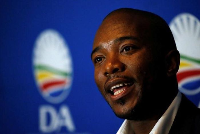 Leader of South Africa's Democratic Alliance (DA) Mmusi Maimane speaks during a news conference in Johannesburg, South Africa April 1, 2016. REUTERS/Siphiwe Sibeko/File Photo