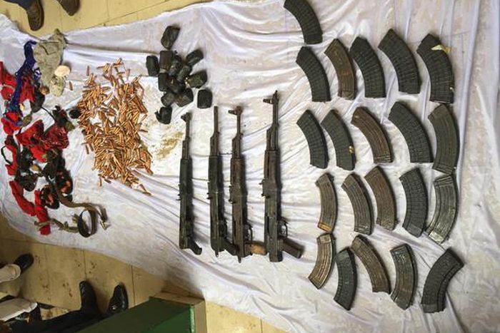 Arms recovered from the robbers by the police (Illustration)