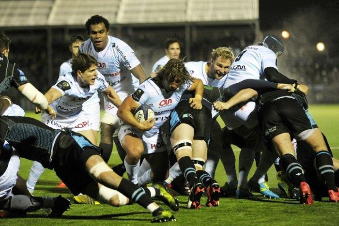 Racing 92's Dimitri Szarzewski (C) is on the attack during the European Champions Cup pool 1 rugby union match against the Glasgow Warriors December 16, 2016