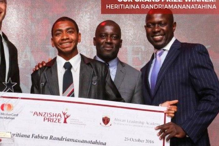 Heritiaina Randriamananatahina (middle), grand prize winner of the 2016 Anzisha Prize