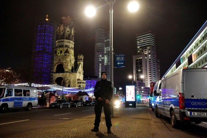 German police initally detained a Pakistani asylum seeker arrested near the site of the truck attack in Berlin, but the man was quickly released after no trace of his DNA could be found in the lorry's cab