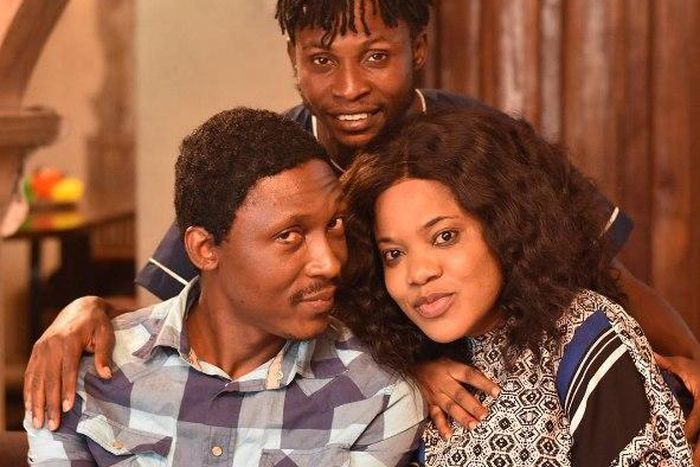 On set of movie "Hakkunde"