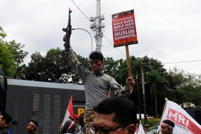 Indonesians hold a rally outside the Myanmar embassy in Jakarta against the "ethnic cleansing" of Rohingya Muslims on November 25, 2016