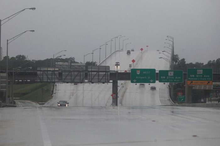 Hurricane Matthew batters Florida as it chugs up the coast