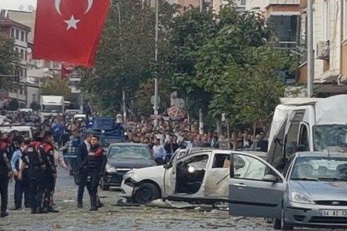 'Motorbike bomb' blast in Istanbul wounds five - governor