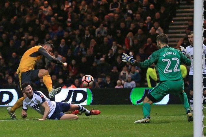Arsenal's striker Olivier Giroud (L) shoots to score the second goal past Preston's goalkeeper Chris Maxwell during the English FA Cup football match January 7, 2017