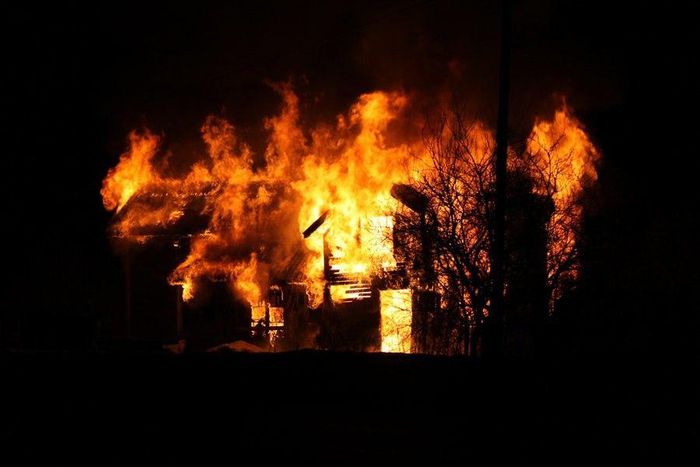 My neighbour's flat got burnt last night and the fire truck came late