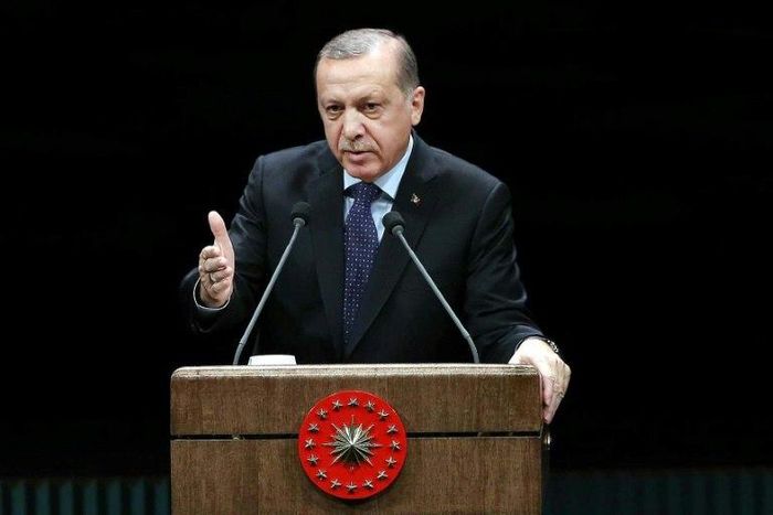 Turkish President Recep Tayyip Erdogan gives a speech to teachers during a ceremony on November 24, 2016 marking Teachers' Day
