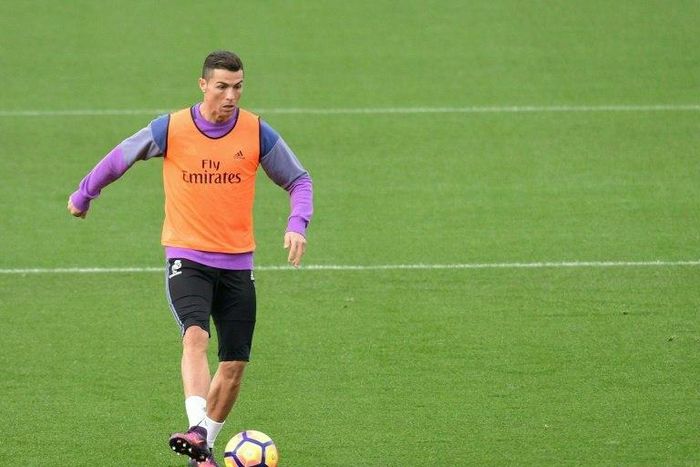 Real Madrid's Portuguese forward Cristiano Ronaldo takes part in a training session at Real Madrid sport city in Madrid on November 18, 2016, on the eve of the Spanish league football match Atletico de Madrid vs Real Madrid CF