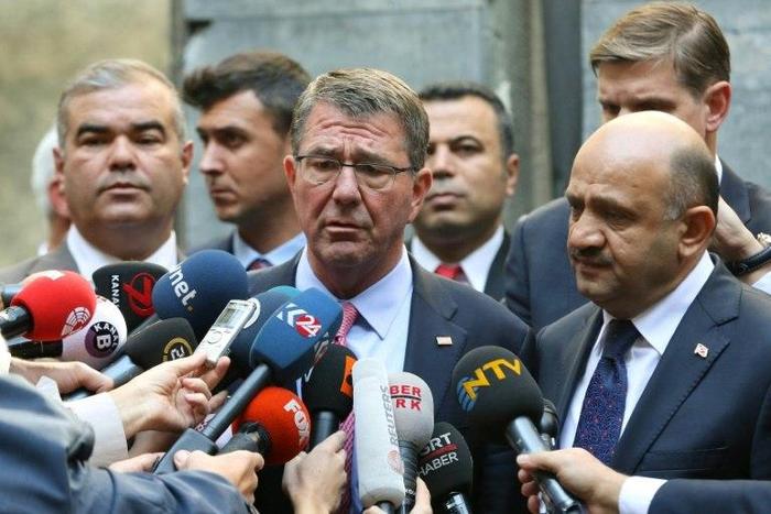 US Secretary of Defence Ashton Carter (C) said the idea of simultaneous operations against Mosul and Raqa "has been part of our planning for quite a while"